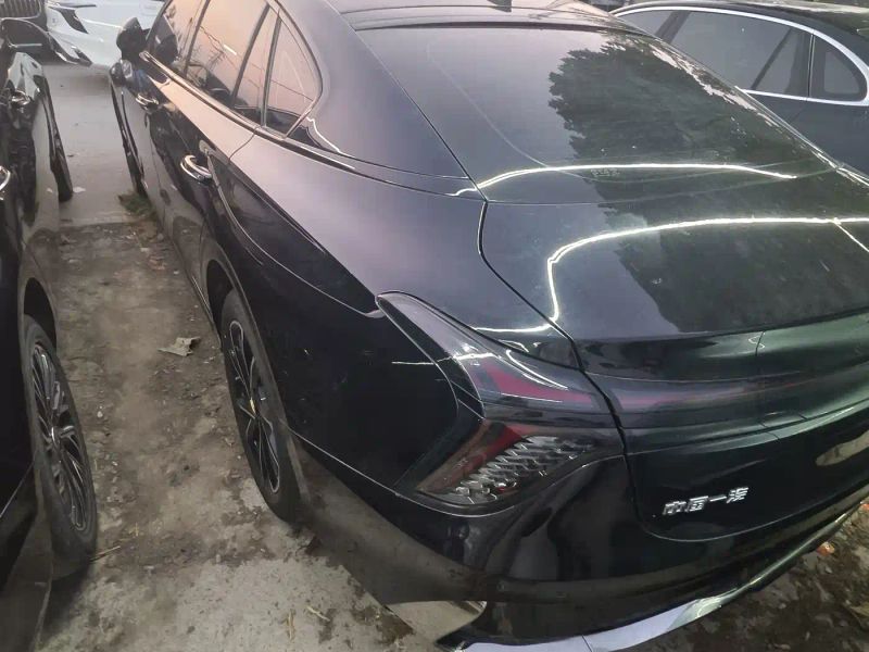 Hongqi h6