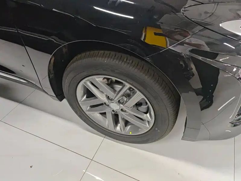 Hongqi eqm5