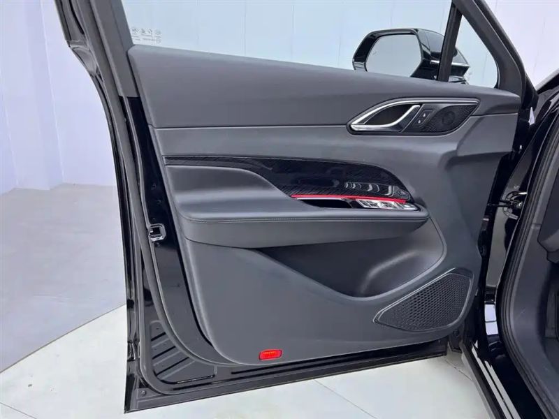 Hongqi hs3
