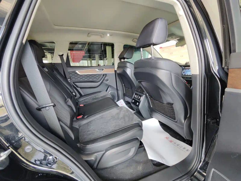 Hongqi hs