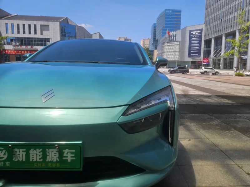 yizhi sedan