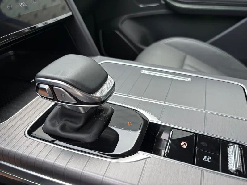 Hongqi hs7
