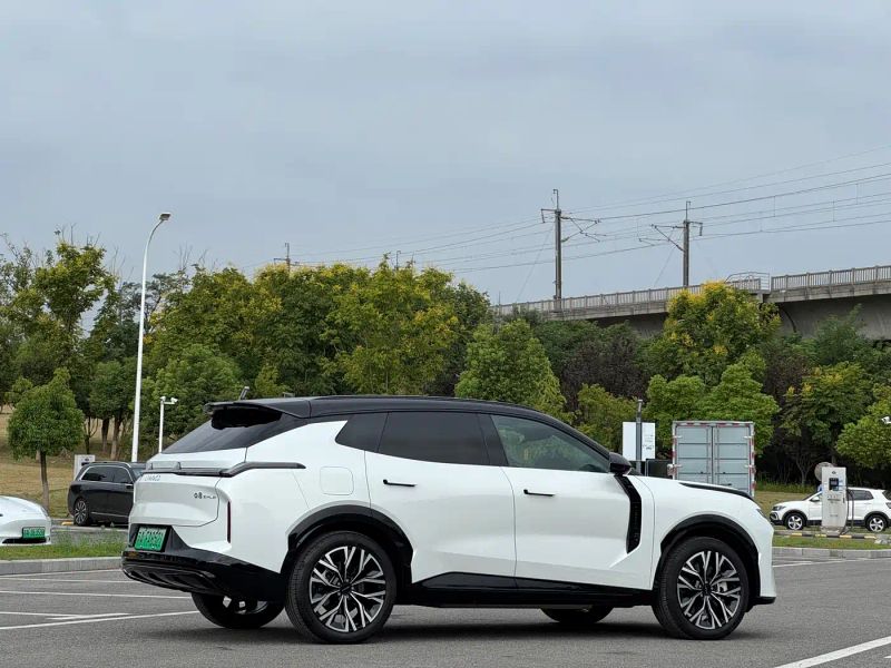 Lynk&co 08