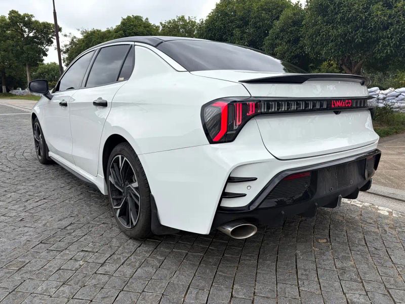 Lynk&co 03