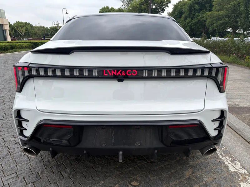 Lynk&co 03
