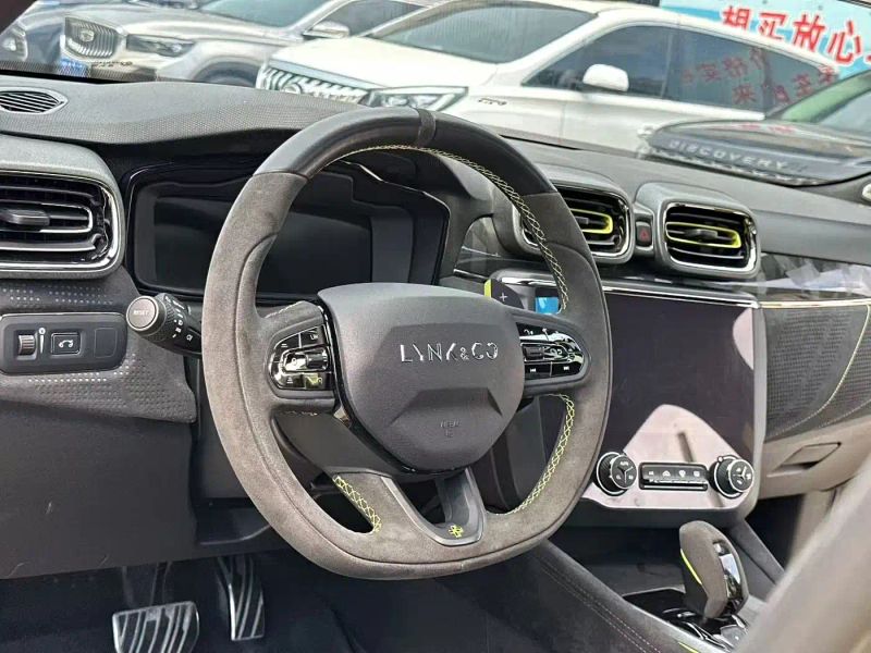 Lynk&co 03