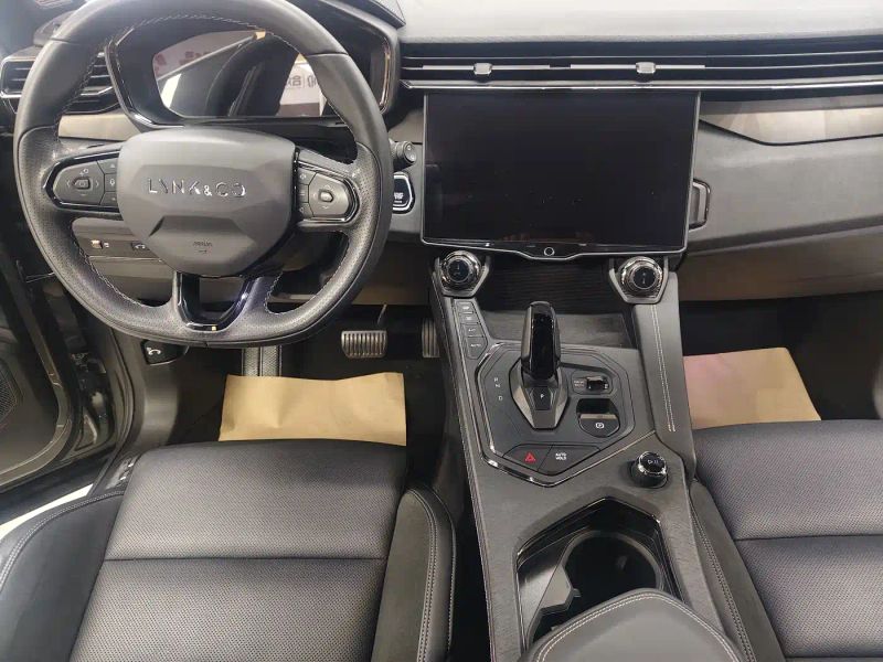 Lynk&co 01
