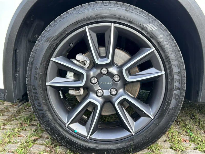 Lynk&co 01