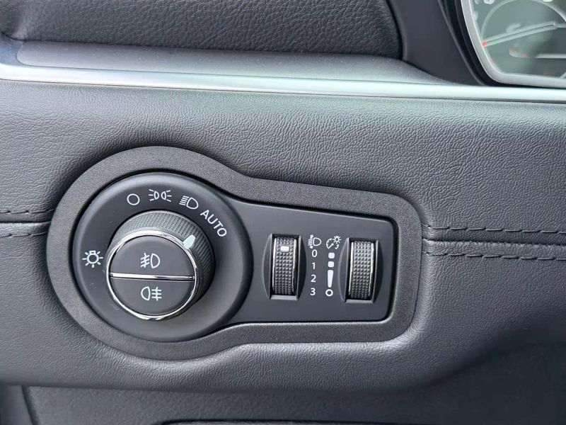 Jeep grand_commander