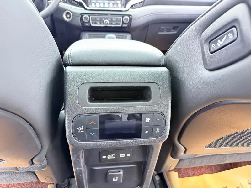 Jeep grand_commander