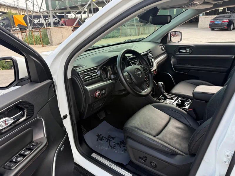 Jeep grand_commander
