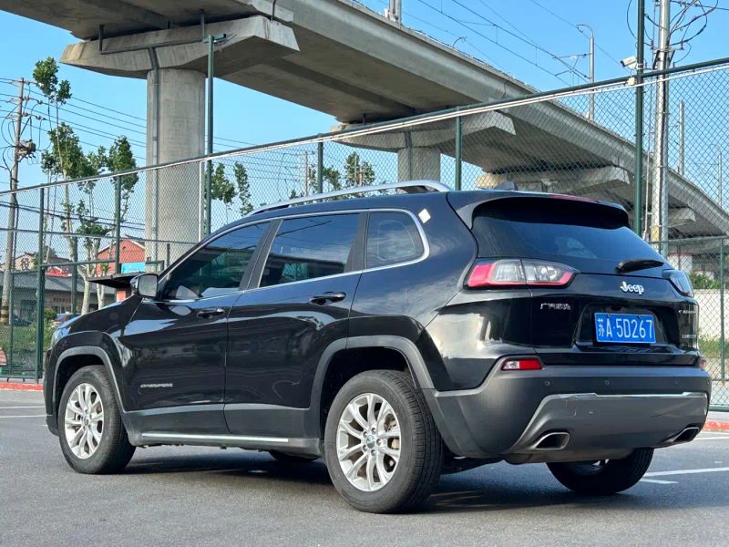 Jeep cherokee
