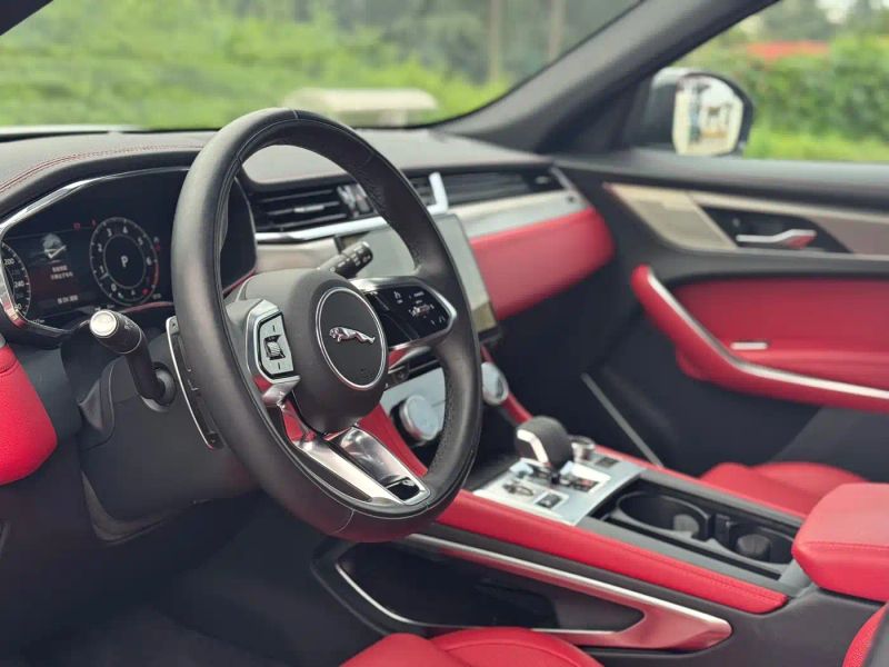Jaguar F-PACE