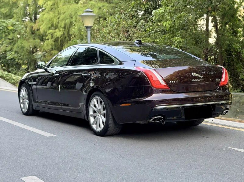 Jaguar XJ