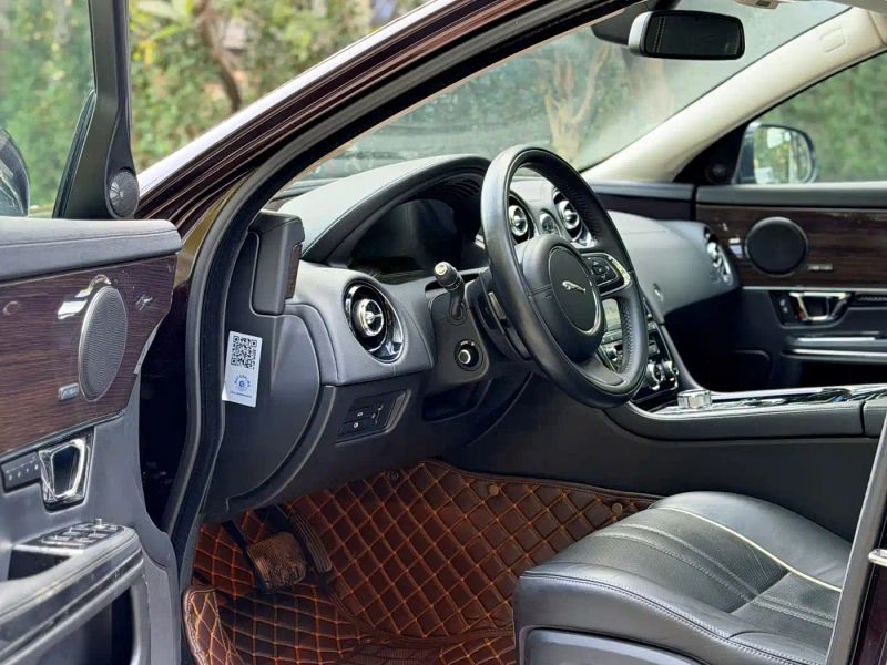 Jaguar XJ