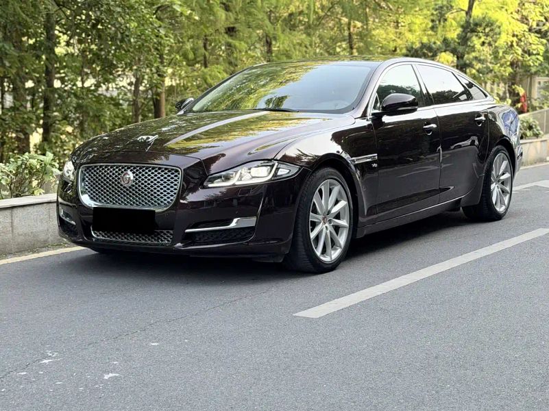 Jaguar XJ