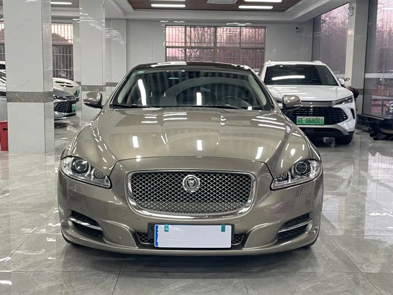 Jaguar XJ