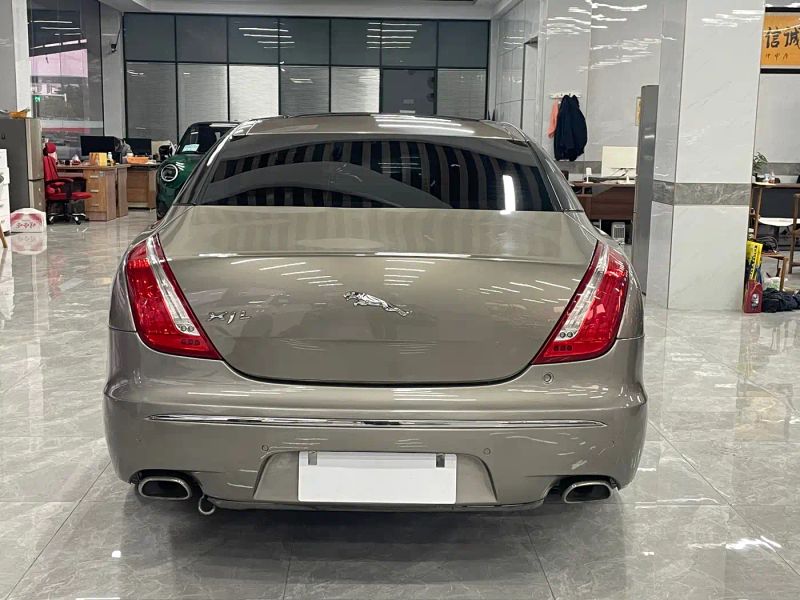 Jaguar XJ