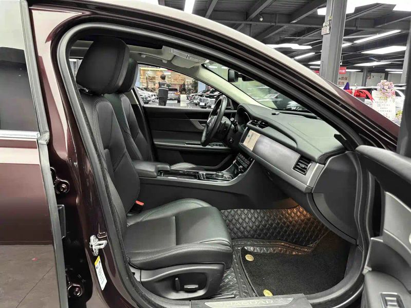 Jaguar xf