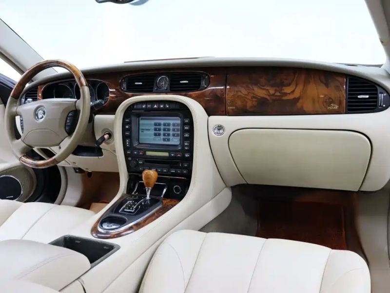 Jaguar XJ