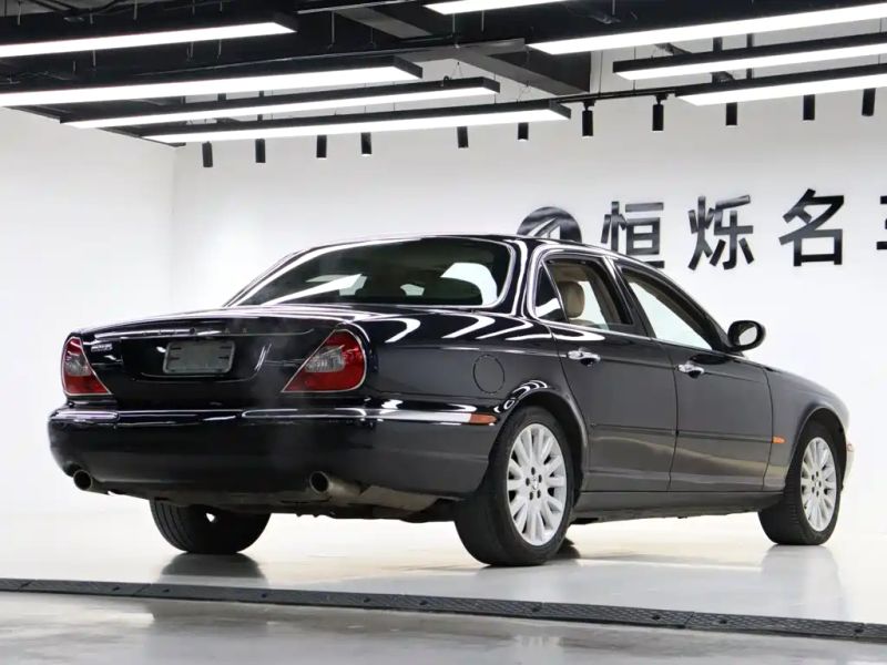Jaguar XJ