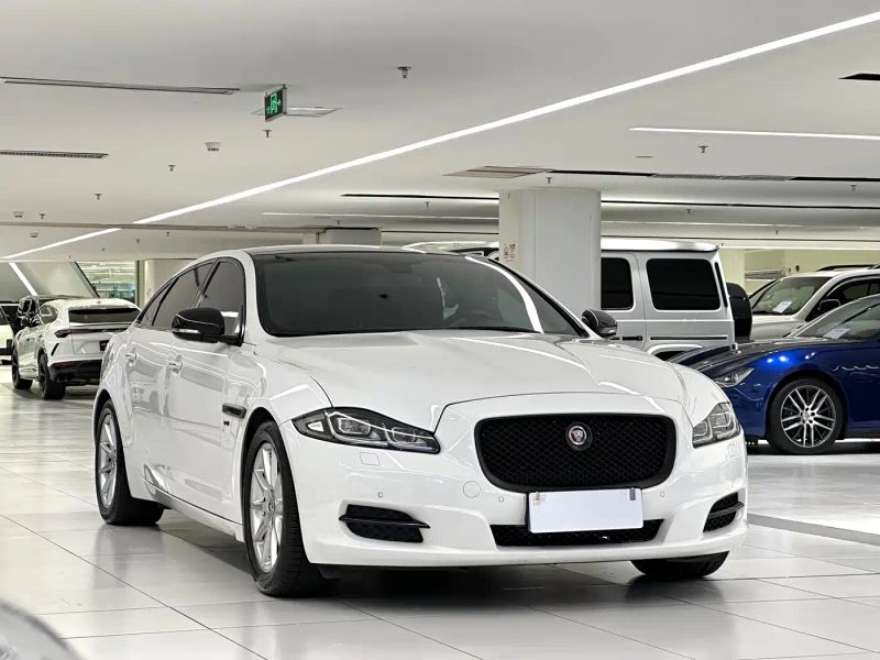 Jaguar XJ