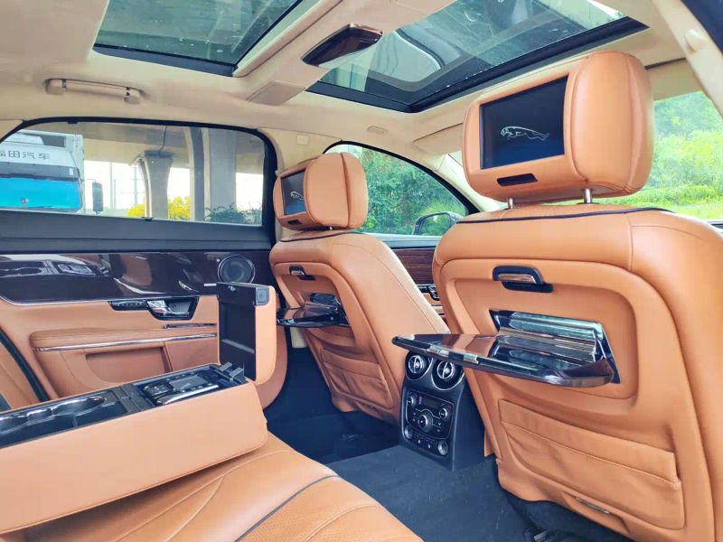 Jaguar XJ