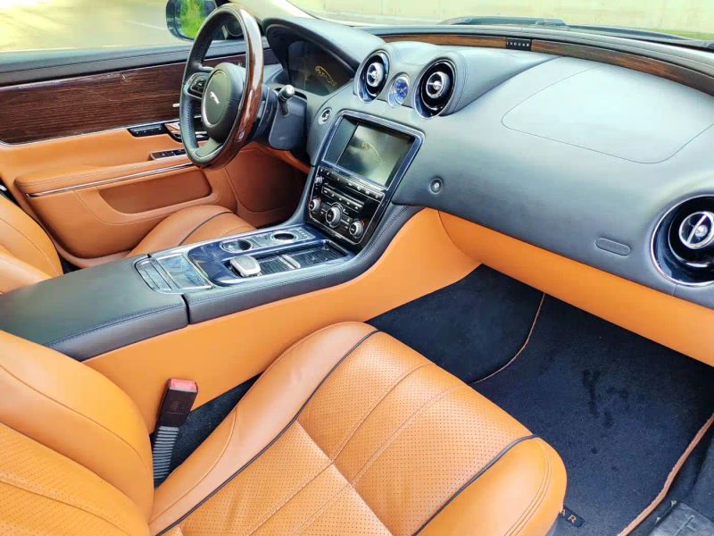 Jaguar XJ