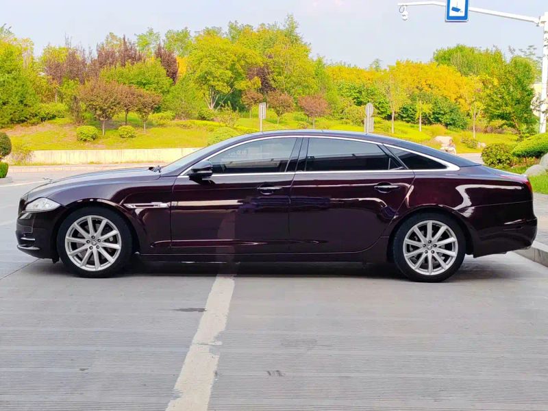 Jaguar XJ