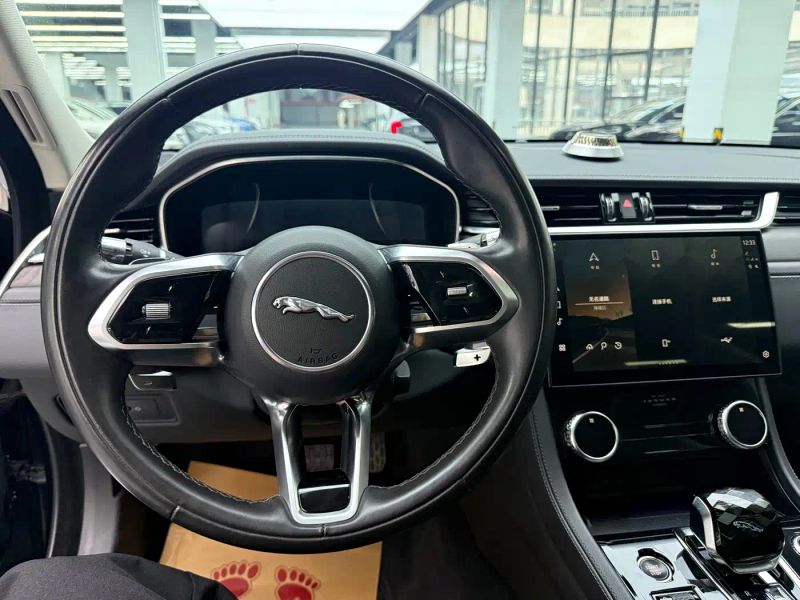 Jaguar xf