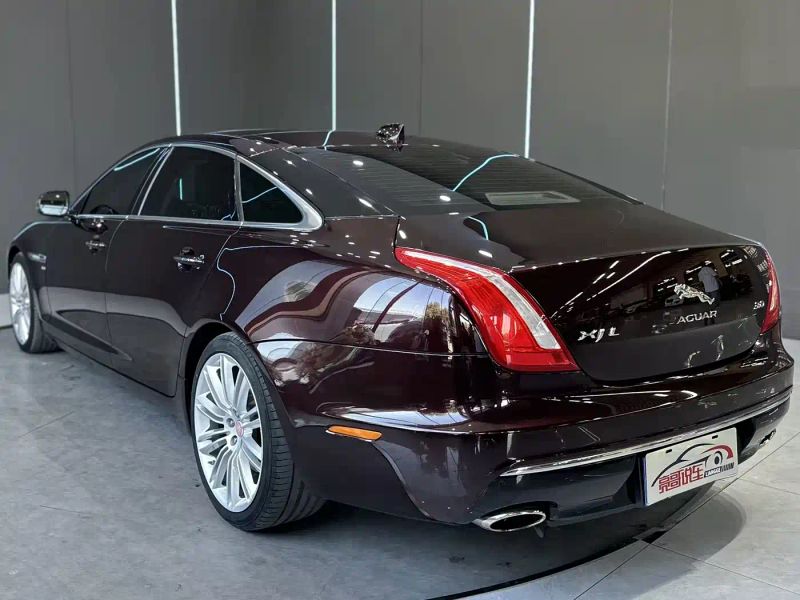 Jaguar XJ