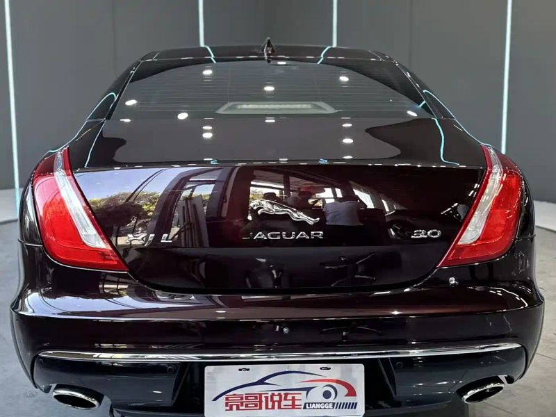 Jaguar XJ
