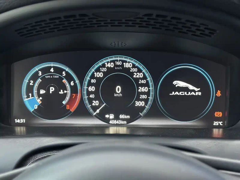 Jaguar XJ