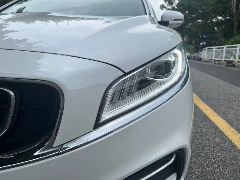 Geely borui
