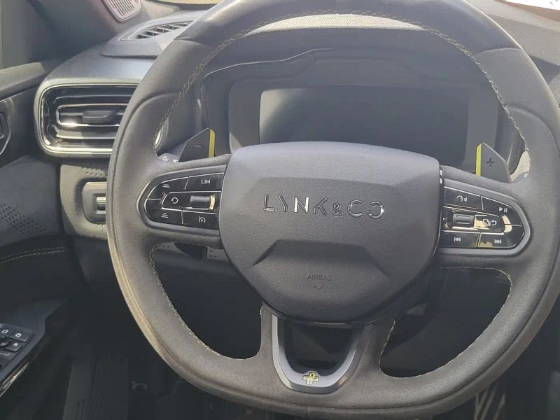 Lynk&co 03