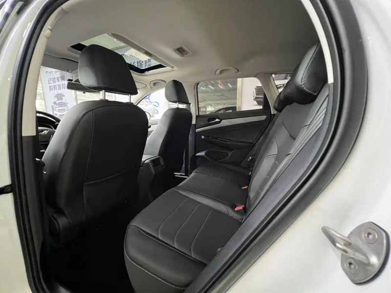 Jetta vs5