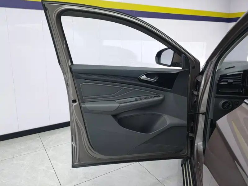 Jetta vs5