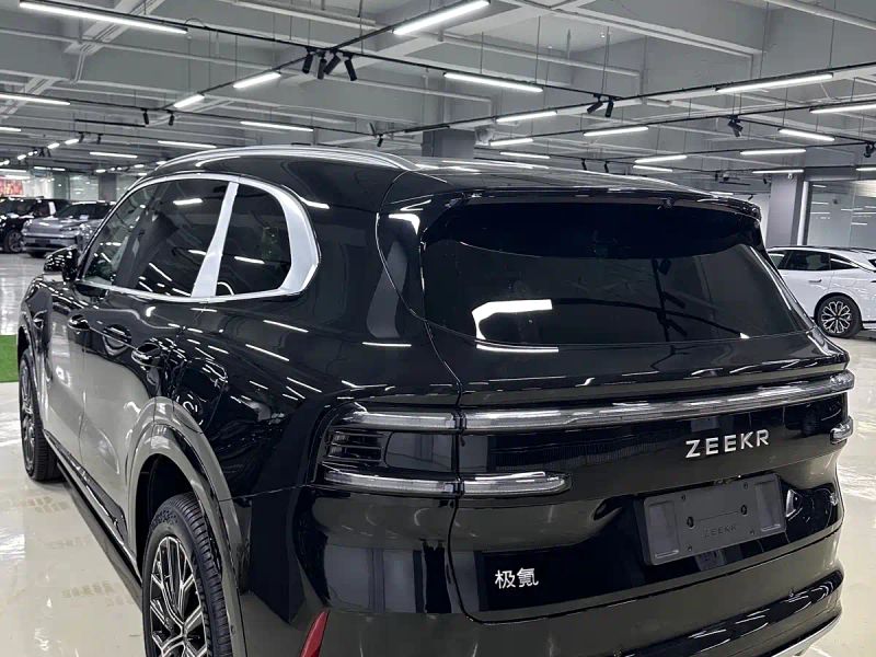Zeekr 8x