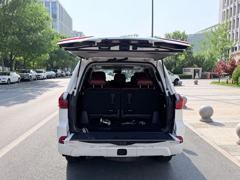 Lexus LX