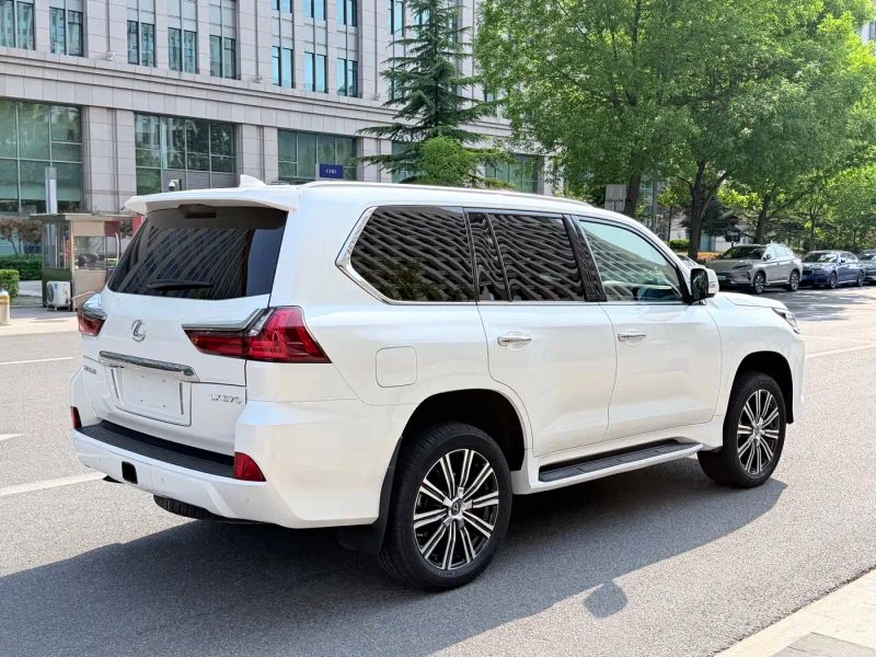 Lexus LX