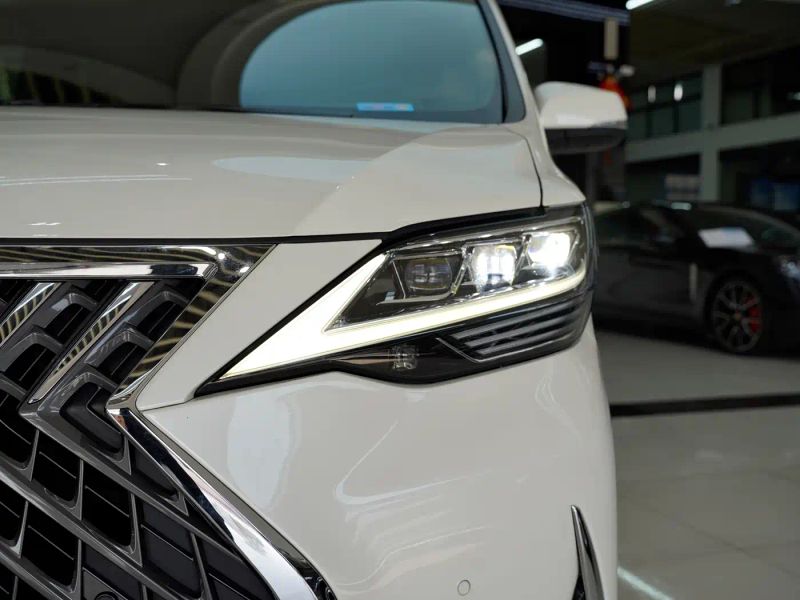 Lexus LM
