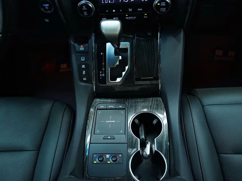 Lexus LM
