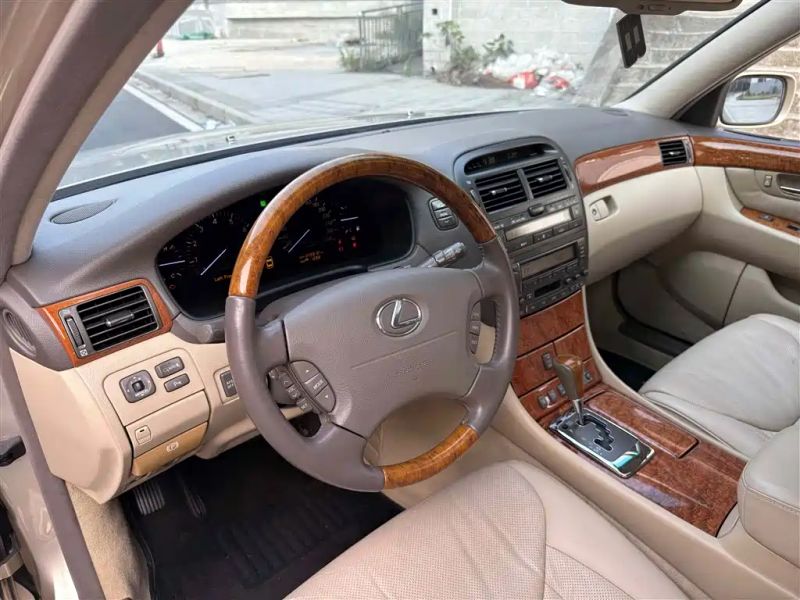 Lexus LS
