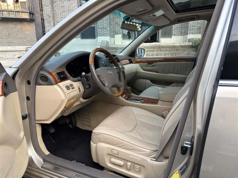 Lexus LS