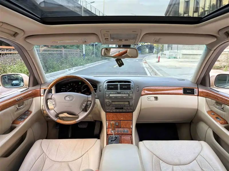 Lexus LS