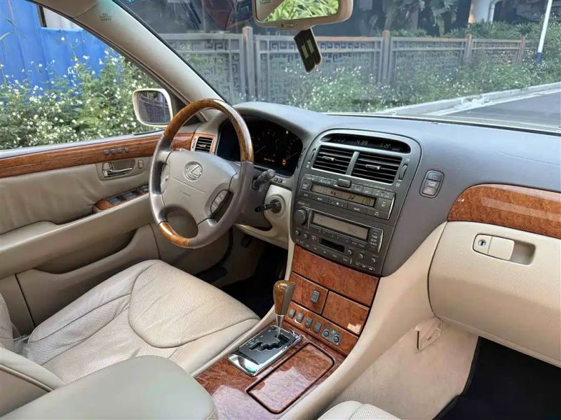 Lexus LS