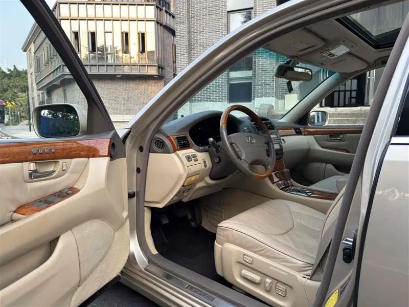 Lexus LS