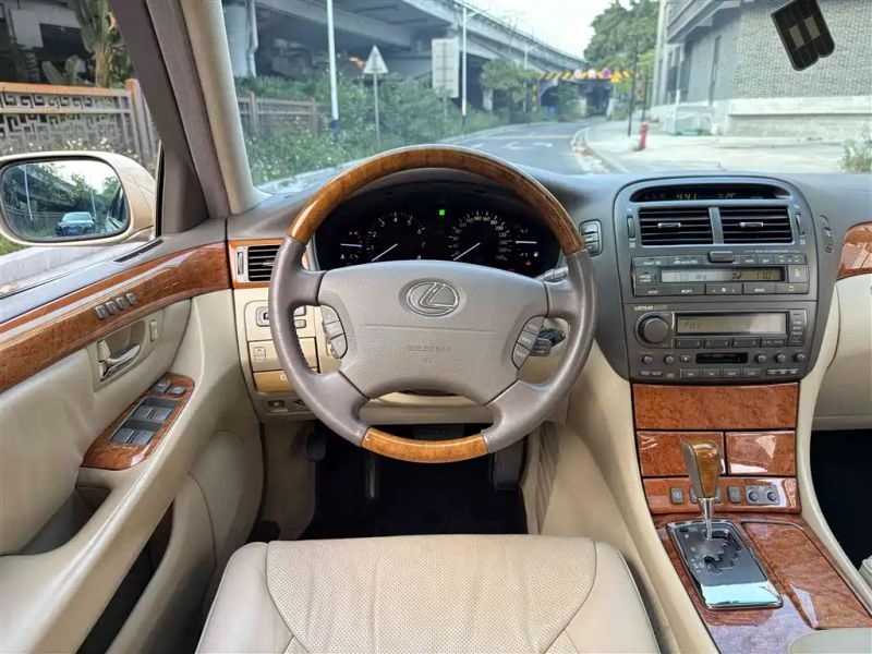 Lexus LS