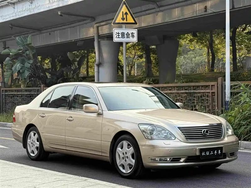 Lexus LS