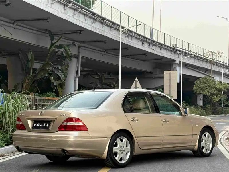 Lexus LS